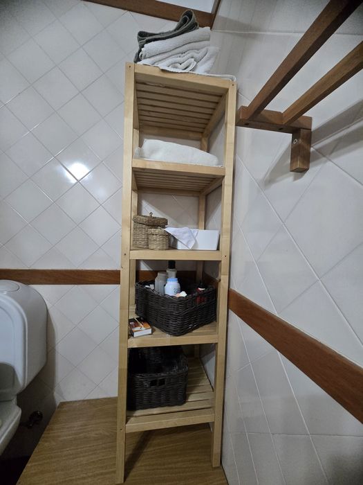 Estante de madeira Ikea