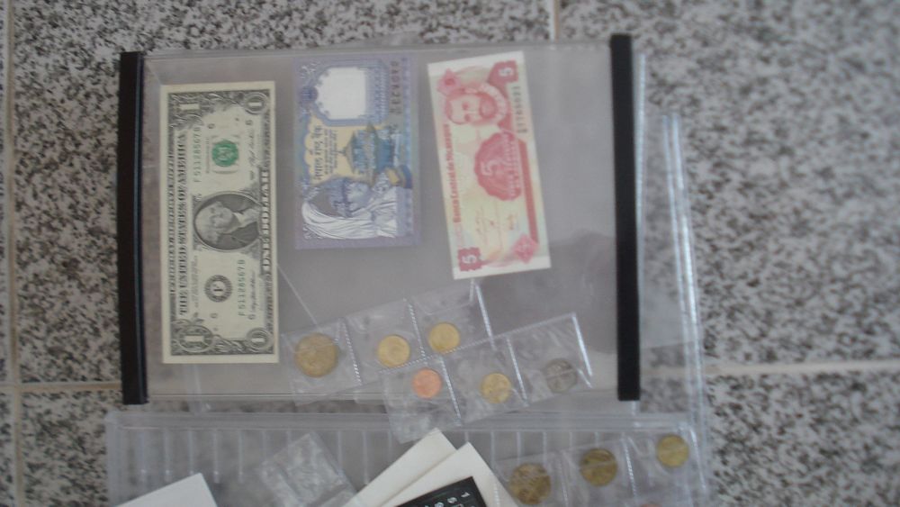 Conjunto notas e moedas Planeta Agostoni