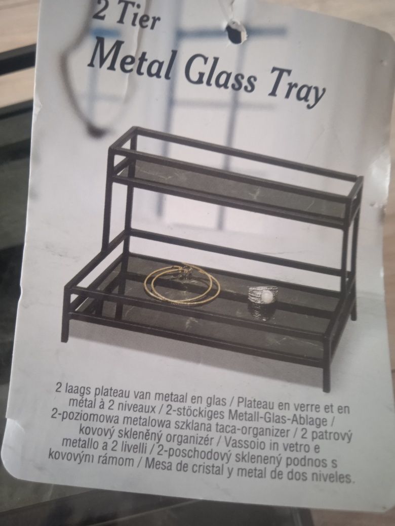 Półka metalu i szkła mocne