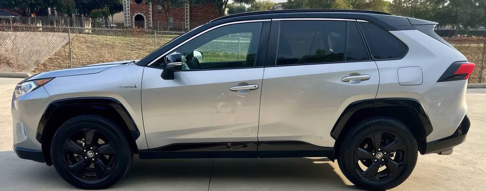 Toyota RAV4      2021