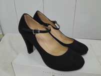 Sapatos de salto alto de marca