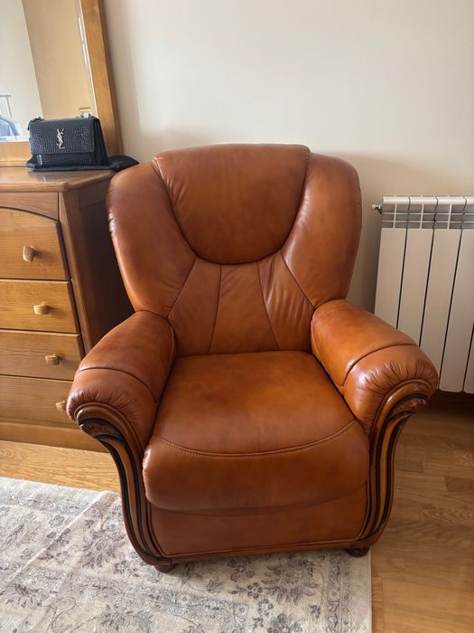 Sofas (2) em couro em excelente estado