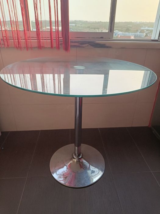 mesa redonda de vidro