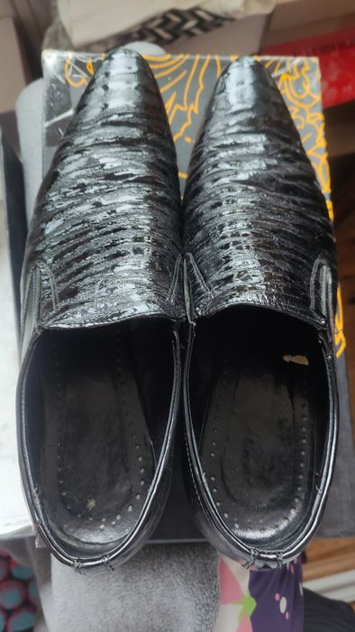 Туфлі чоловічі чорні лаковані шкіряні