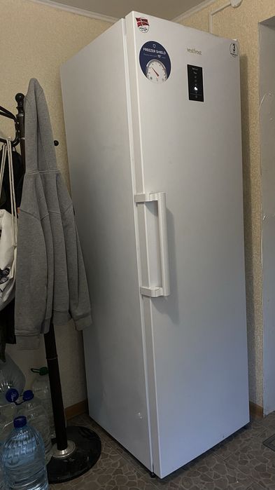 Морозильная камера Vestfrost FN371E W