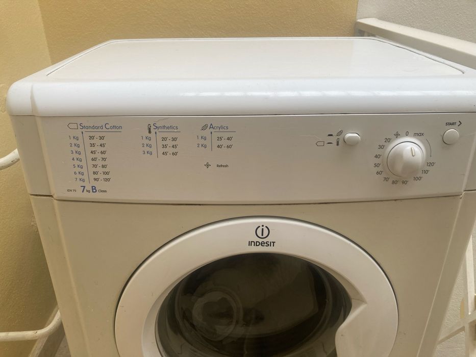 Maquina de secar Indesit 7kgs a funcionar impecavel