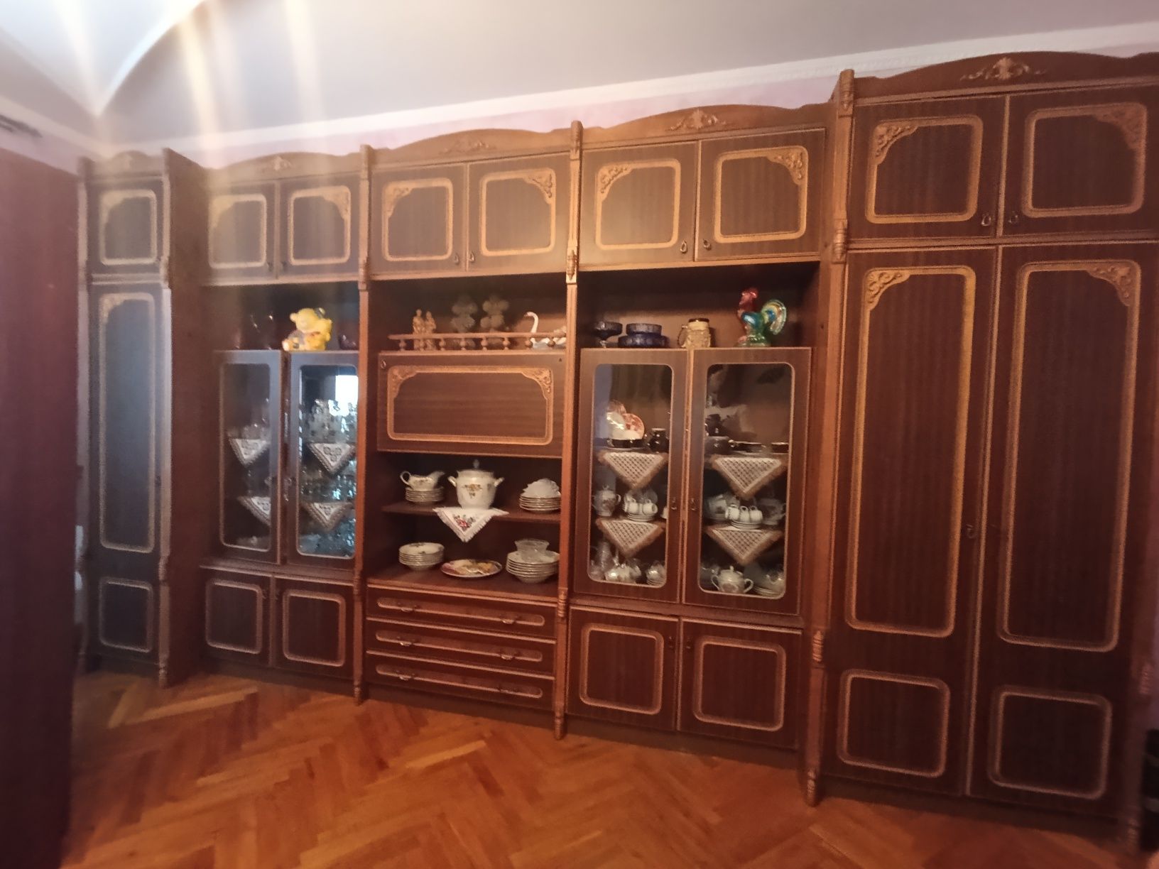 Меблева стінка для вітальні