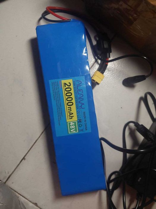 bateria de íon-lítio de 48V e 20.000mAh (20Ah), da marca ALEAVY