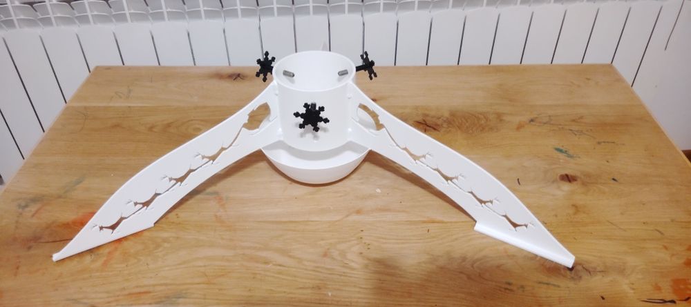 Stojak choinkowy metalowy z pojemnikiem na wodę wzór