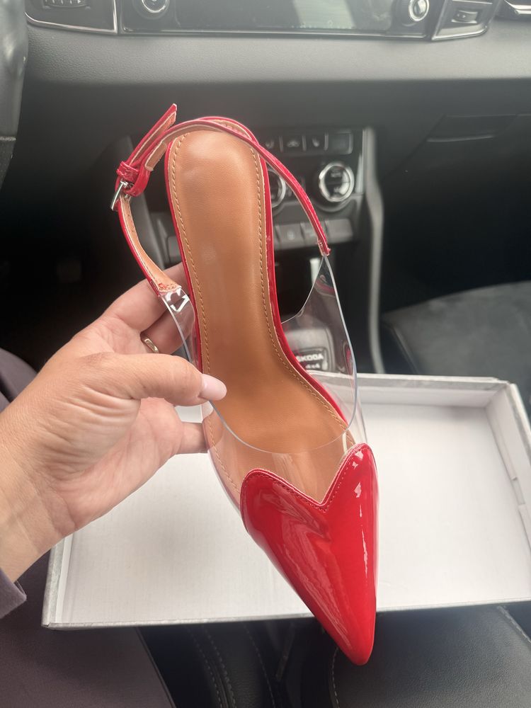 Босоніжки в стилі Alaia