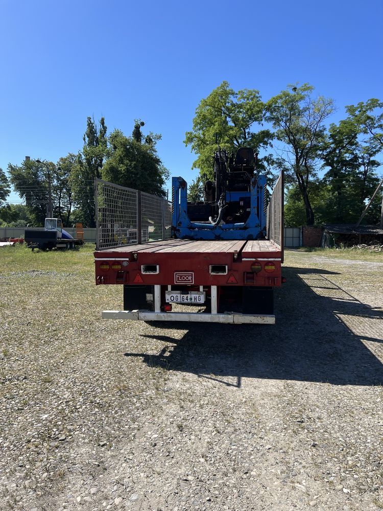 Напівпричіп Floor з краном маніпулятором Hiab 130