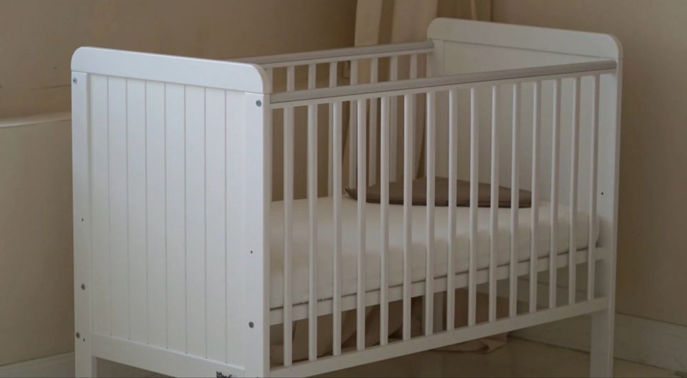 Łóżeczko Country Cot 120x160 + przewijak + materac