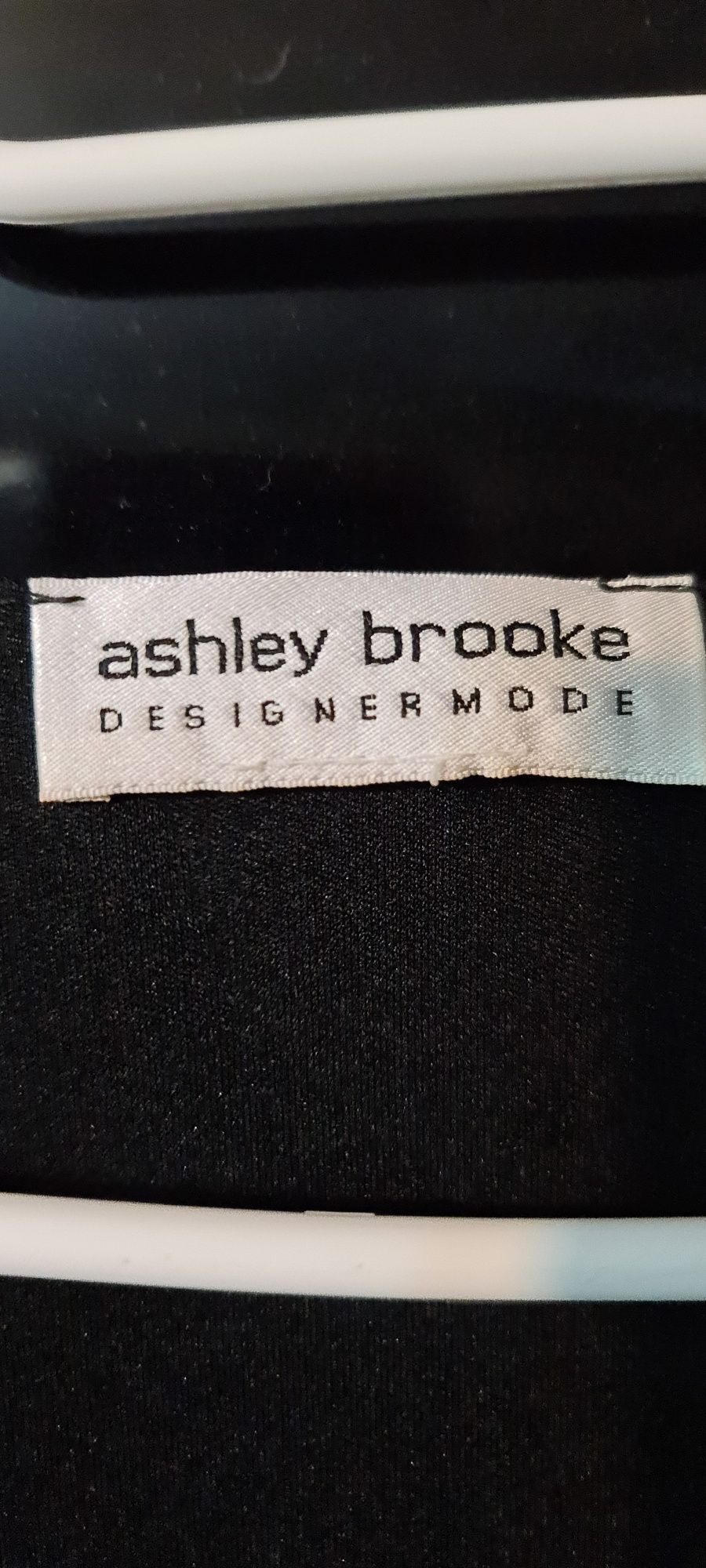 Sukienka Ashley Brooke 38.