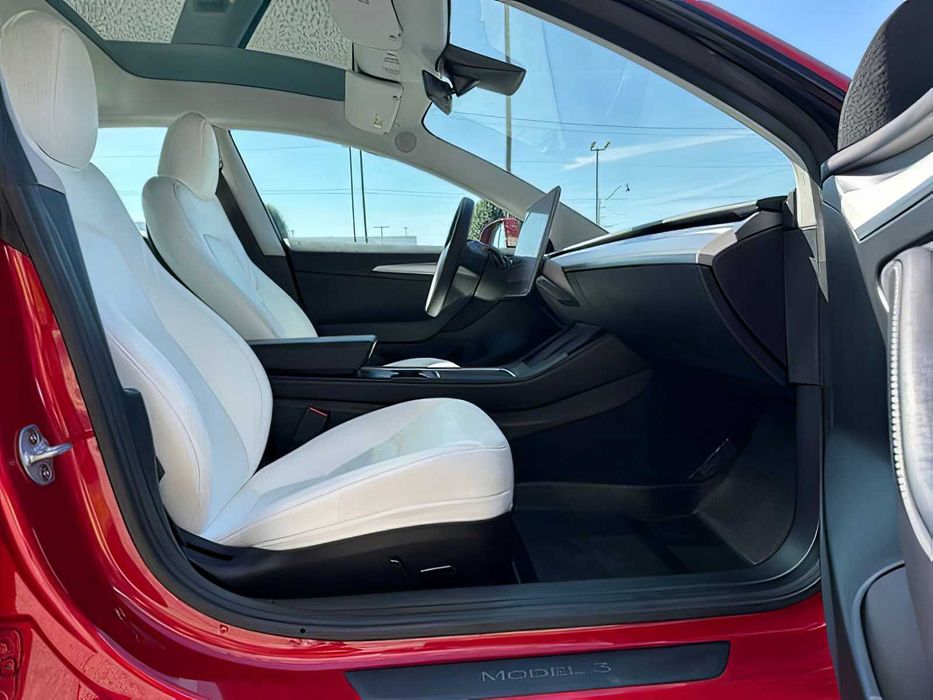 Tesla Model 3      2023