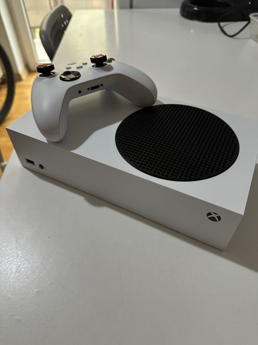Sprzedam Xbox Series S