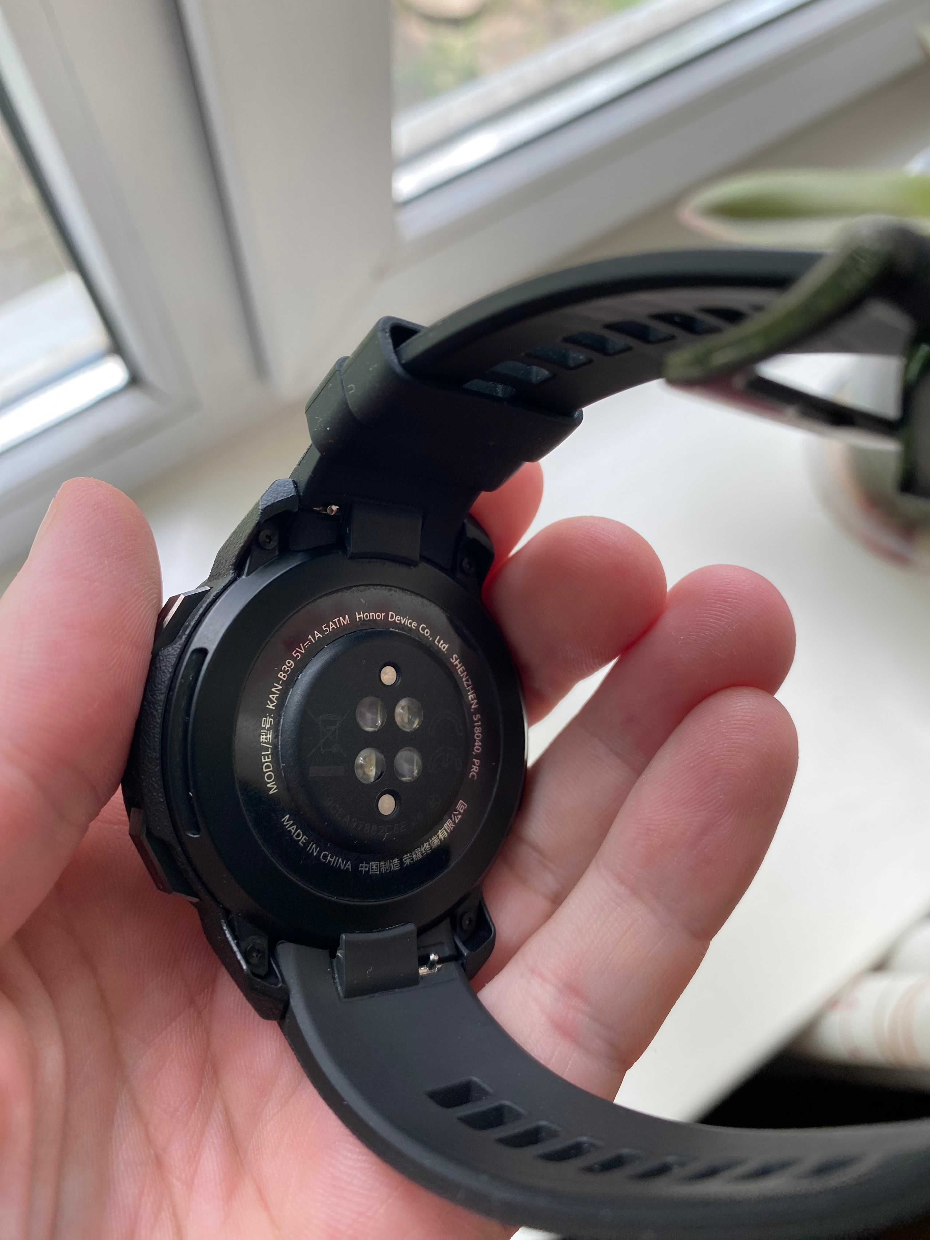 Продаются смарт часы Honor Watch GS Pro
