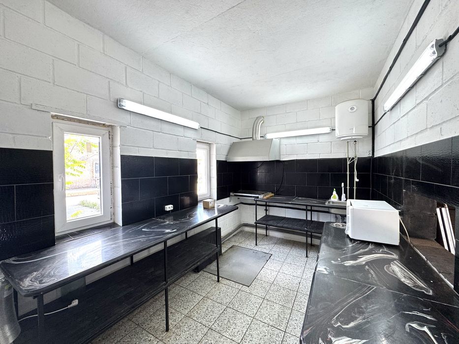 Аренда Кафе в центре с летней площадкой