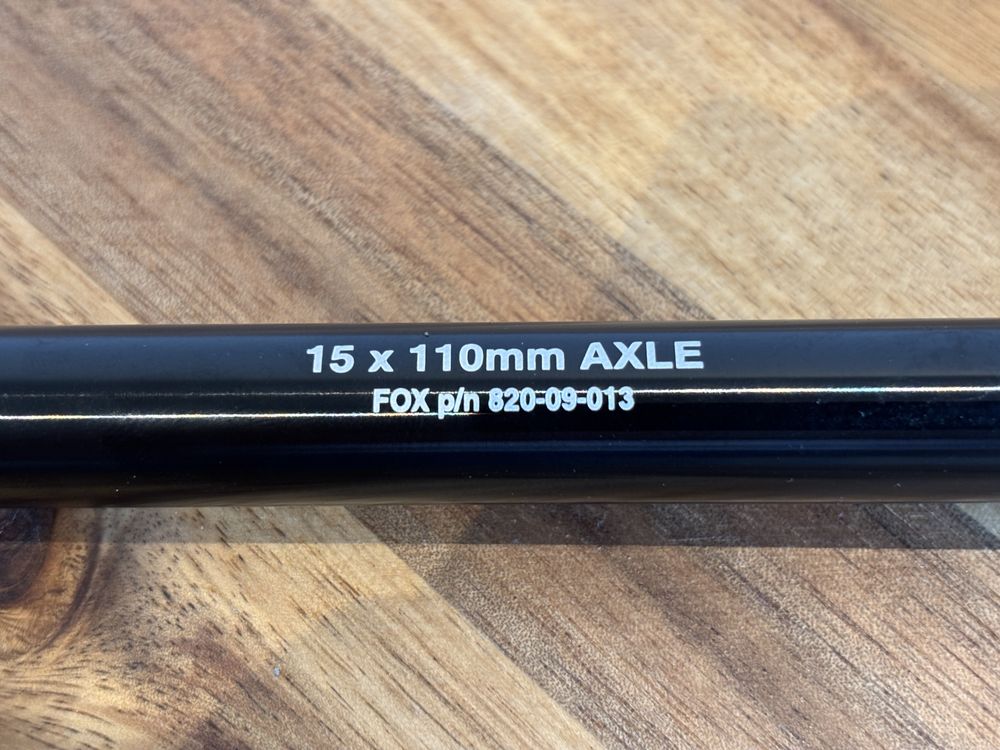 Oś widelca Fox Boost 15x110