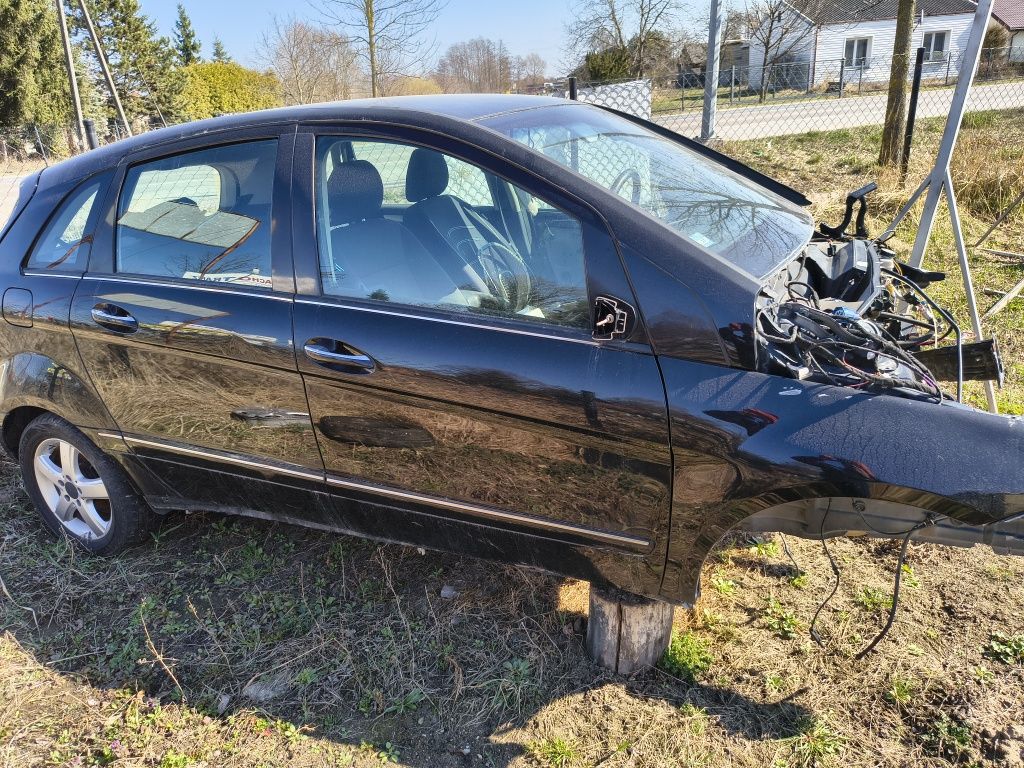 Mercedes B Clasa, Cały lub części