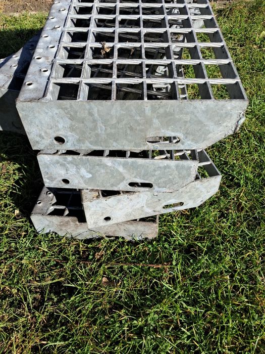 Stopnie metalowe krata wema 600×240.Cena 50 złotych za sztukę