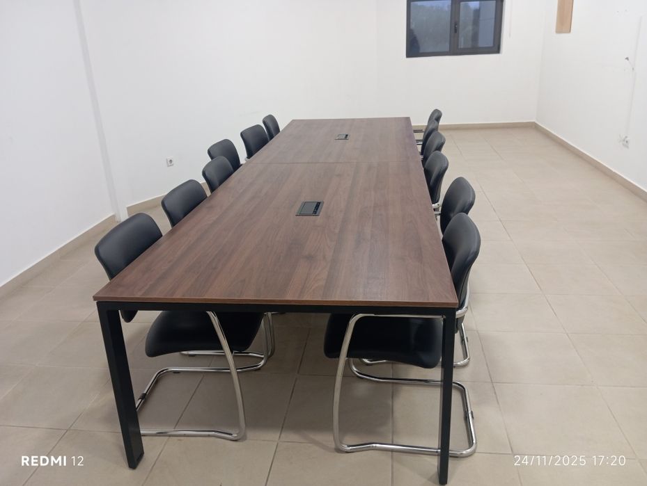 Mesa reuniões e cadeiras