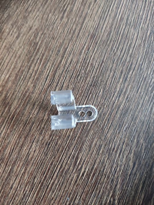 Uchwyt instalacyjny do węży świetlnych