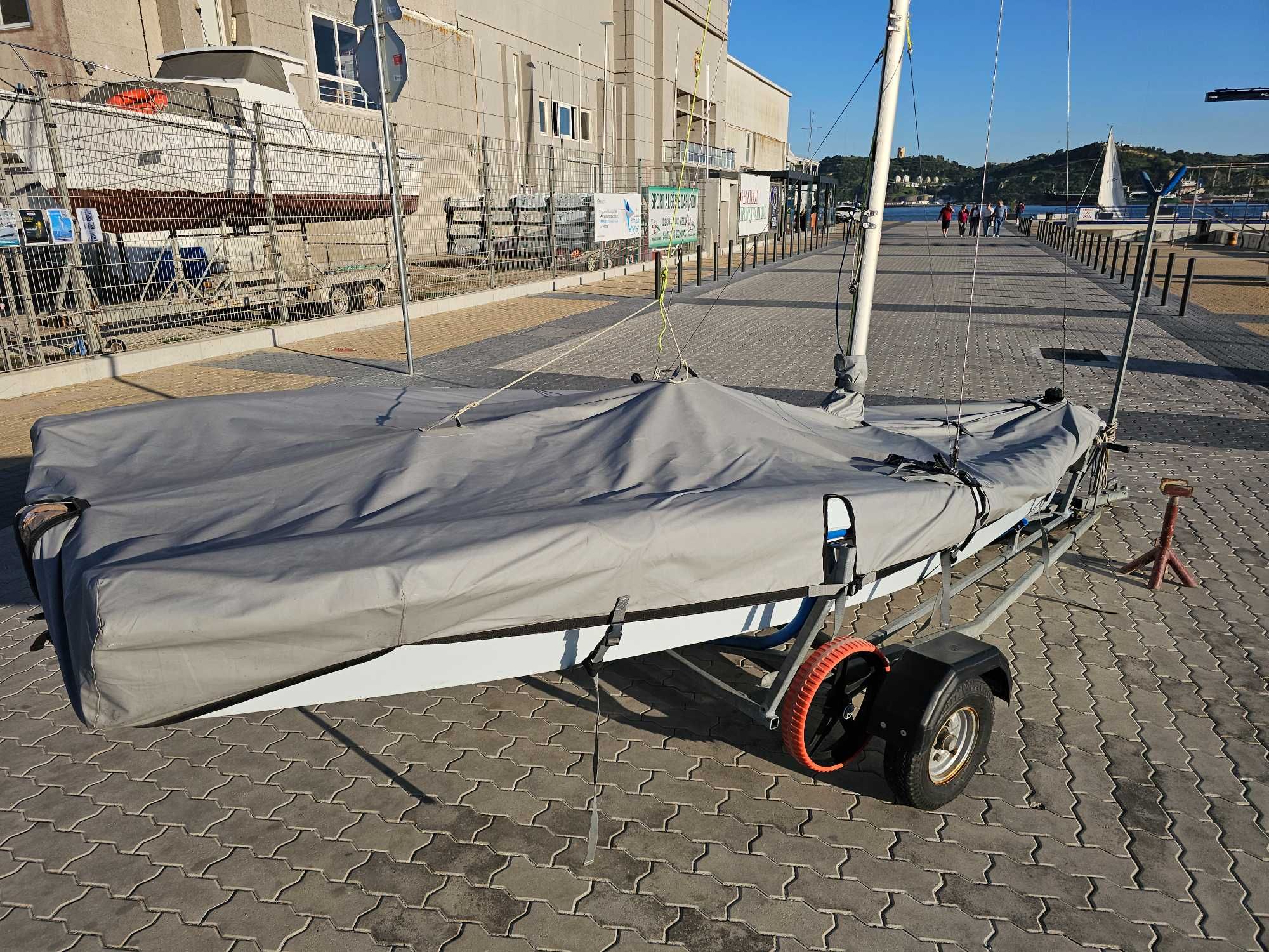 Barco a vela Laser Vago