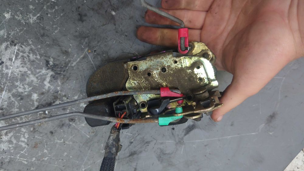 Jeep Grand Cherokee WJ Zamek Drzwi Lewy Tył Tylny