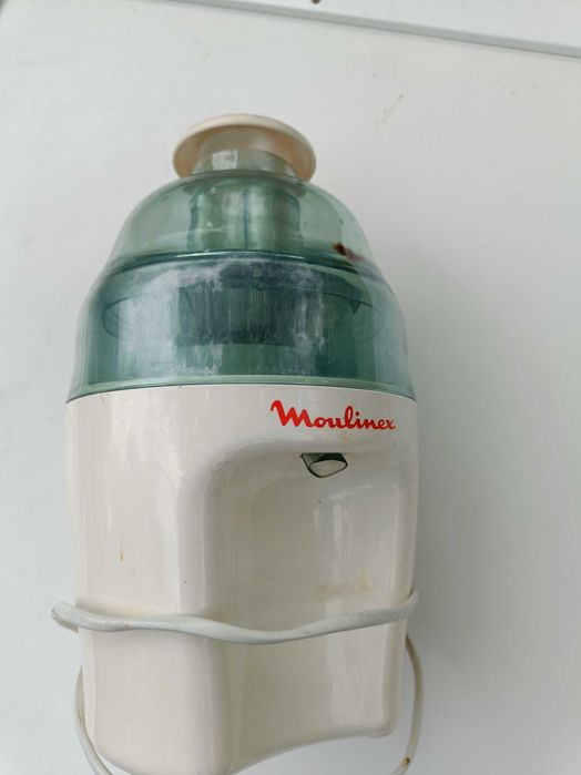 Sokowirówka Moulinex Vitae JU210 o mocy 200 W.