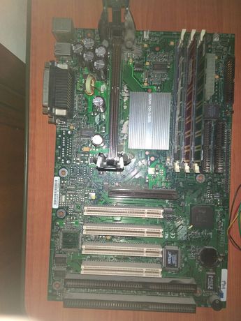 Motherboard de Pentium II + 4 processadores + EXTRAS.