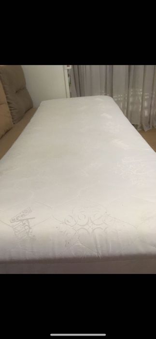 Продаються 2 білі матраци