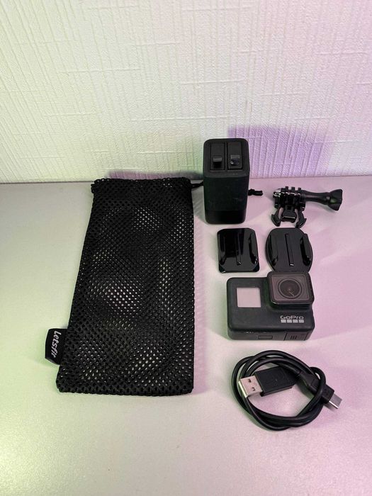 Екшн-камера GoPro Hero 7 Black із зарядною станцією.