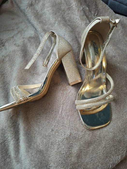 Złote brokatowe buty