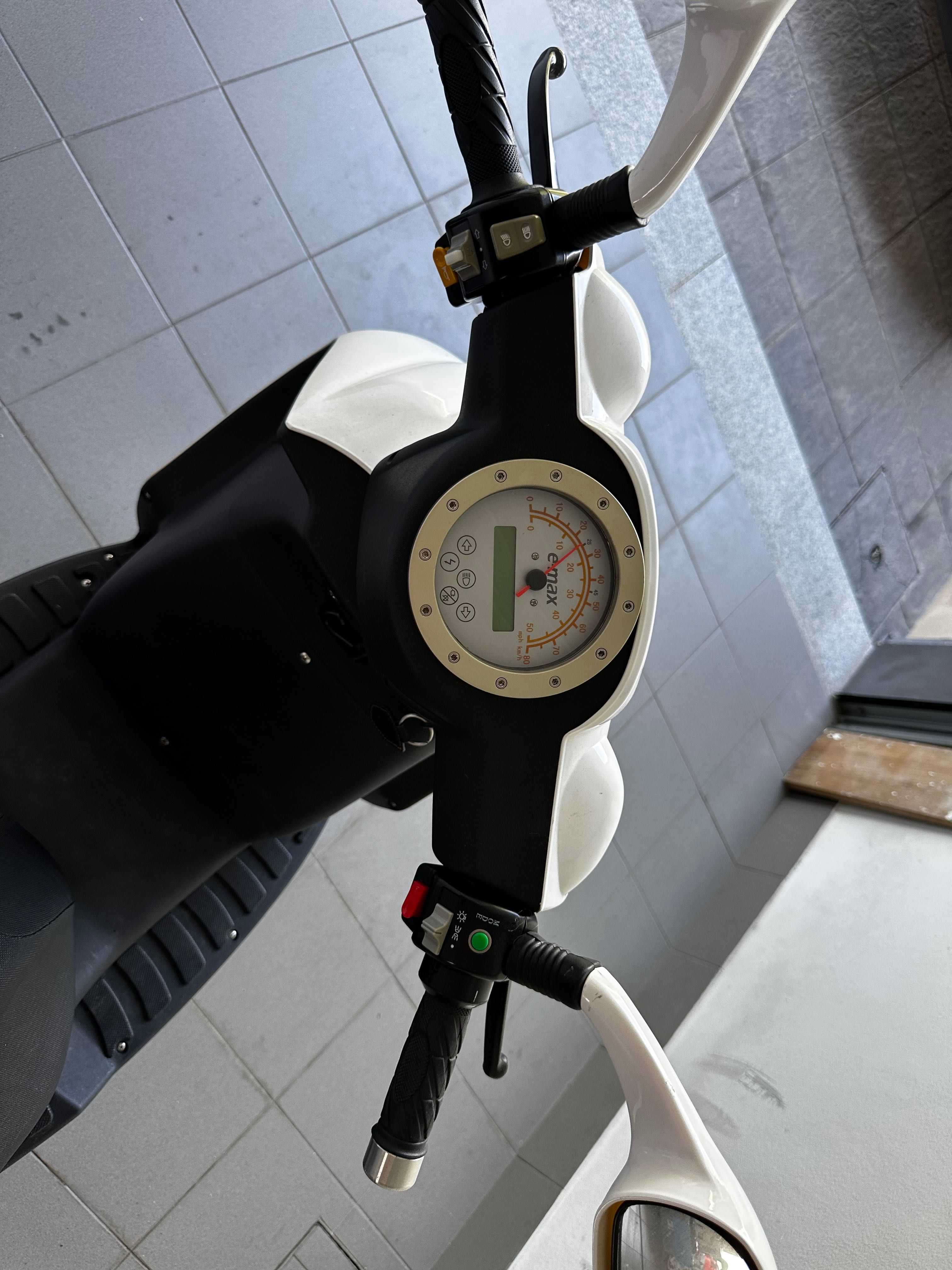 Moto elétrica e-Max
