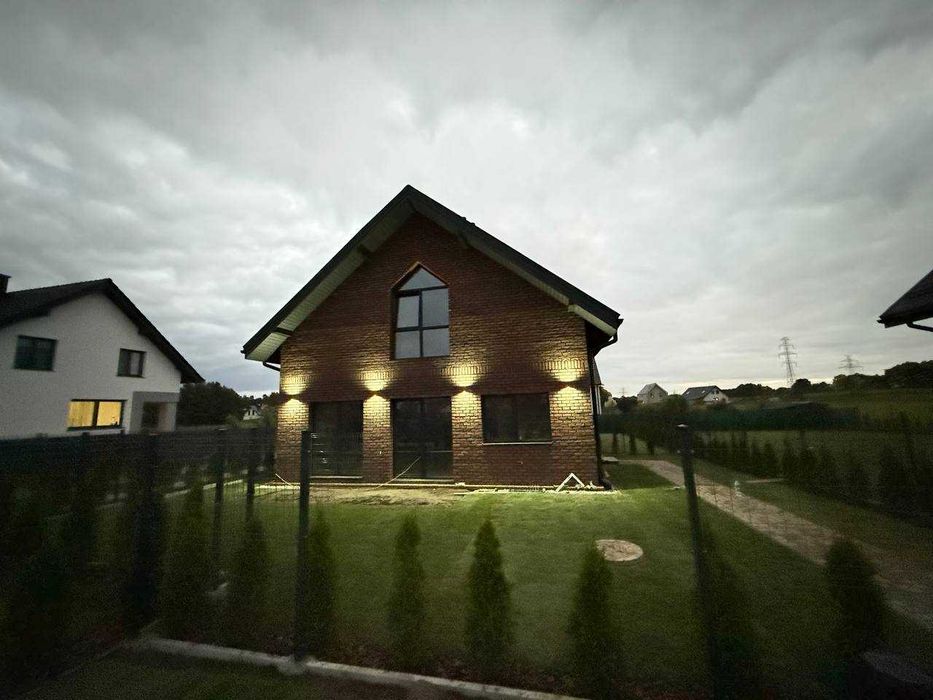 Dom jednorodzinny dwulokalowy w Bawarskim stylu z prywatnym ogródkiem