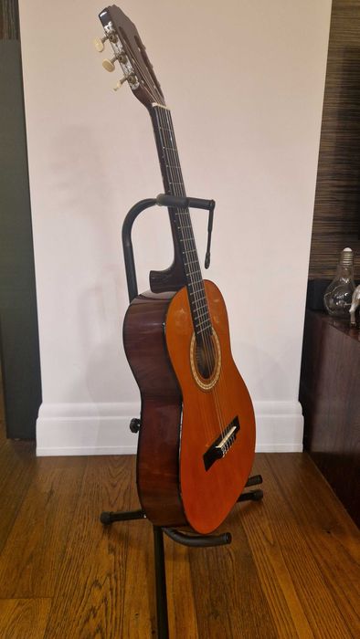 Gitara klasyczna/akustyczna ze stojakiem i pokrowcem
