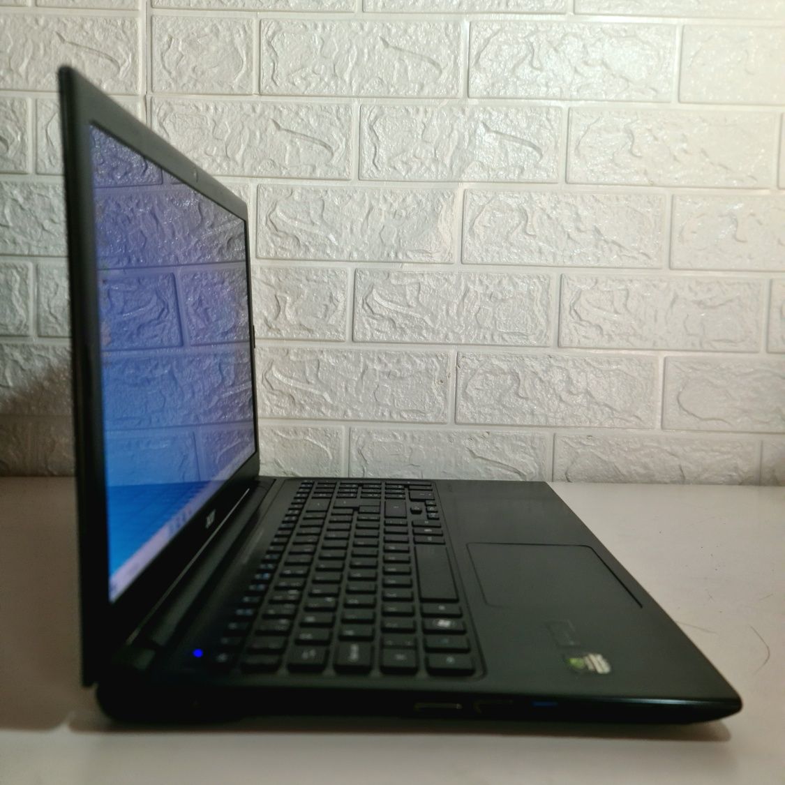 ACER V5-571 i3/ SSD 250GB/ 8GB RAM/ muito estimado