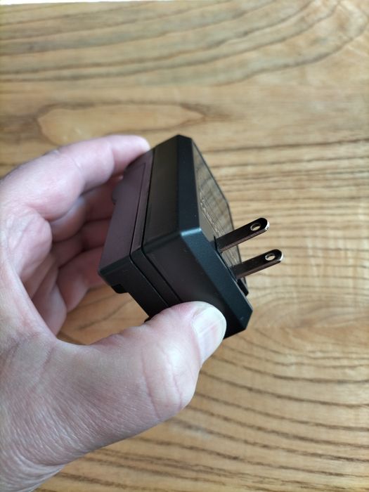 Продам зарядное устройство для аккумуляторов NP-FW50