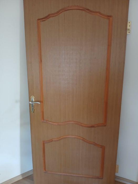 Прдаю даері міжкімнатні.Самовивіз. Розмір 0,96*2.05 2шт. 0,76*2.05