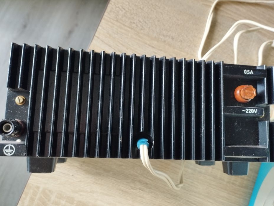 Автоматичний зарядний пристрій ИВА АЗУ-0.4