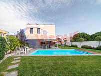Moradia T4 Office Valadares com Piscina