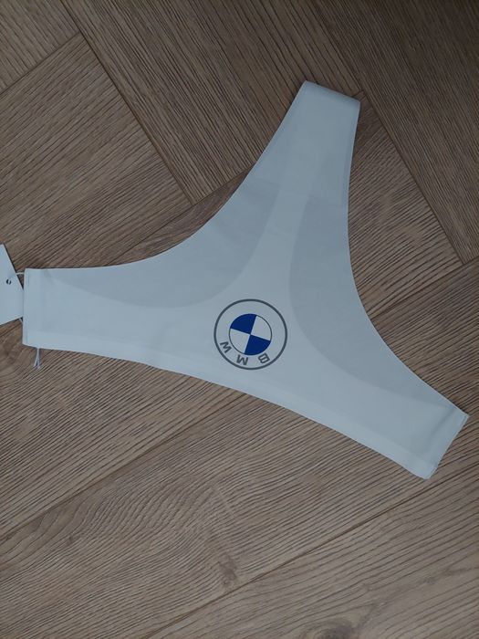 Białe stringi bmw