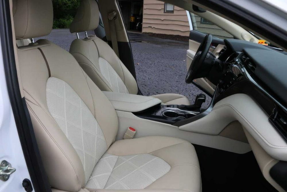 Toyota Camry      2019