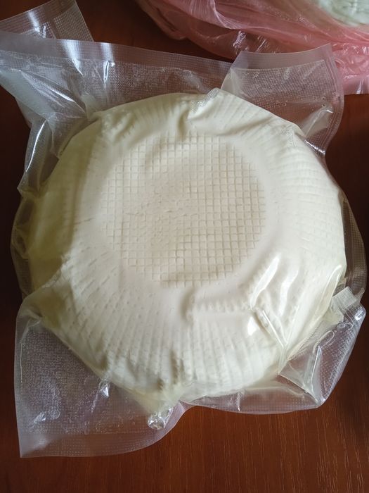 Бринза, сир козячий сулугуні.