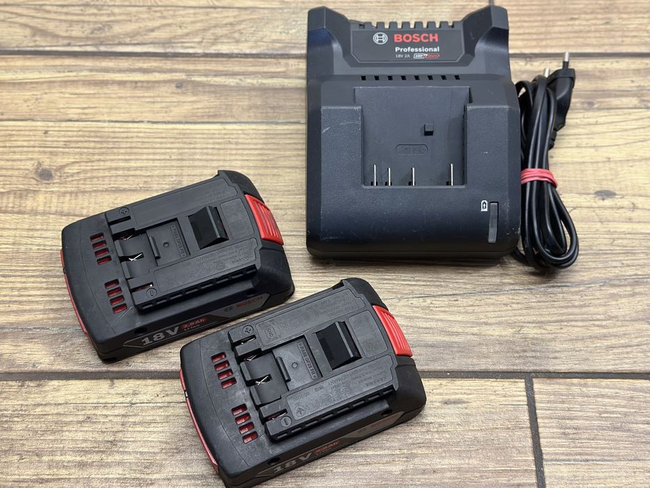 [Zestaw] Ładowarka BOSCH GAL 18V-20 + 2x bateria 18V 2Ah