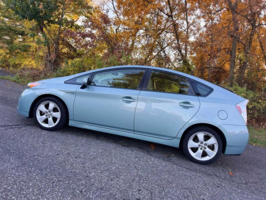 Toyota Prius Five      2013