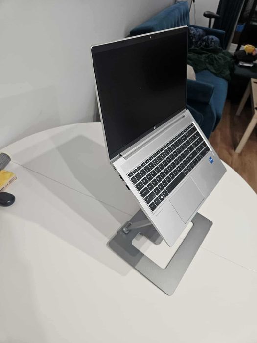 Podstawka pod laptopa regulowana