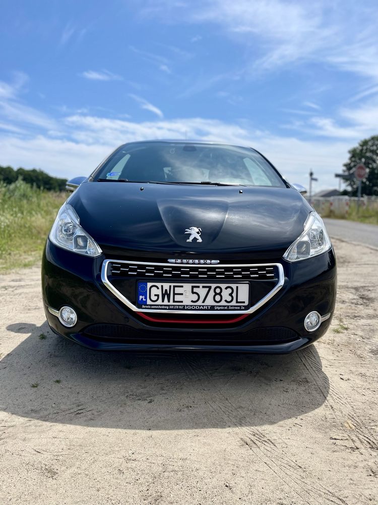Czarny Peugeot 208 GTI 200 KM