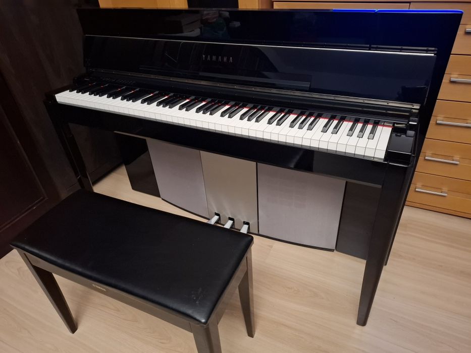Pianino  Yamaha F-11 Modus Exclusive, jak nowe