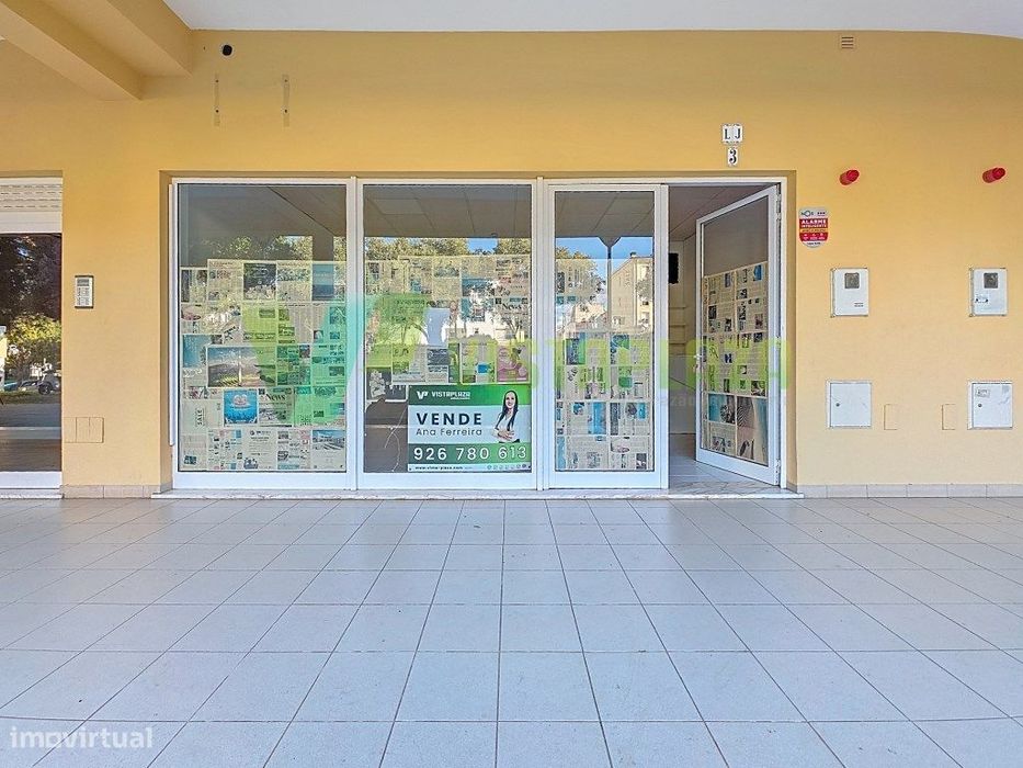 Loja para Comércio em Portimão - Pronta a Funcionar